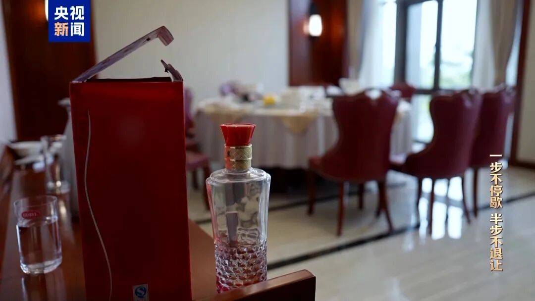 皇冠体育正网
_河南10名干部违规吃喝致1人酒后死亡皇冠体育正网
,饭局组织者“一把手”试图隐瞒真相,并问商人借款90万作为补偿金,更多细节披露