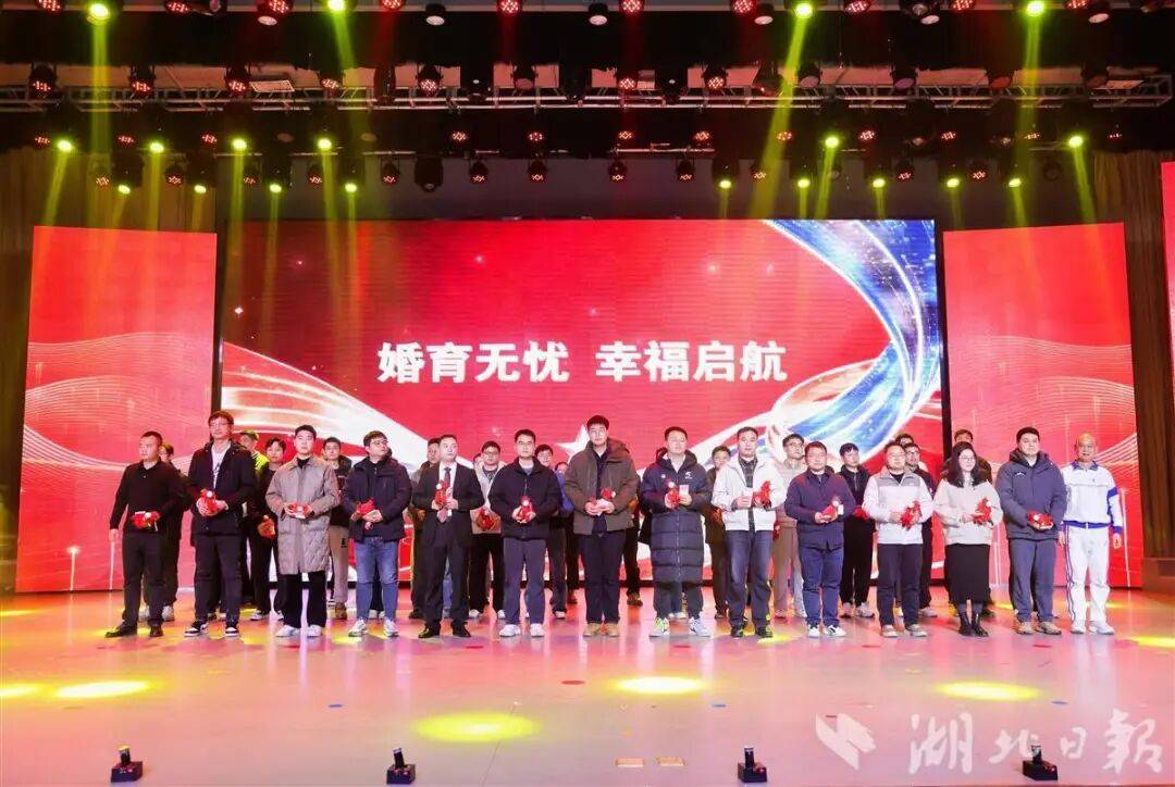 信用网如何申请_湖北小两口:上午领证信用网如何申请,下午到账1万元!