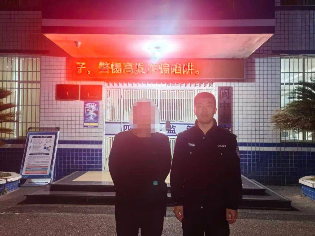 皇冠登录网址
_四川阆中一车内醉酒人员辱骂推搡交警致其受伤皇冠登录网址
!被拘留七日